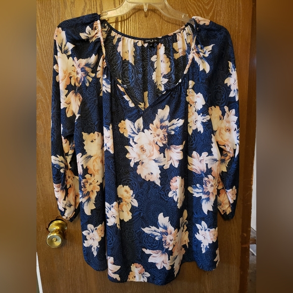 Beautiful Tunic Plus Size - Picture 2 of 3
